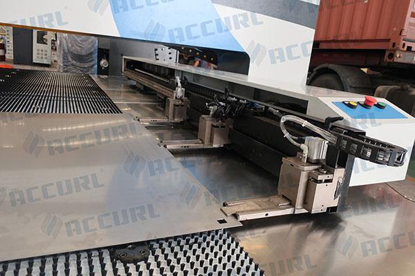 Automatic repositioning clamps and loading switches
